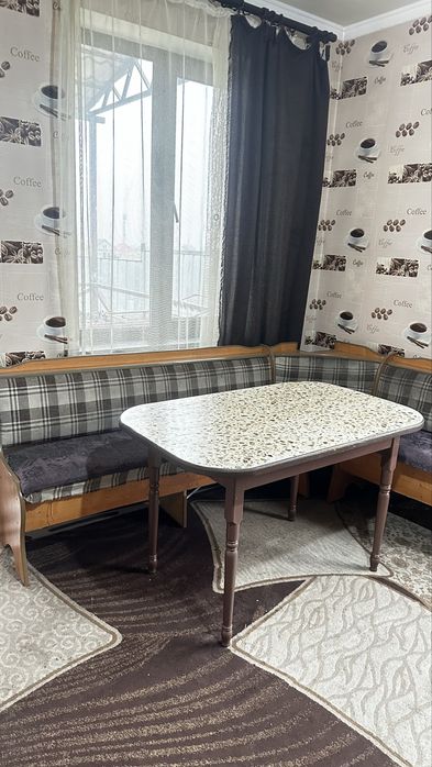 Уголок со столом б/у