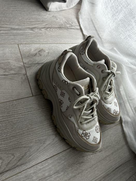 Сникърси Guess 37