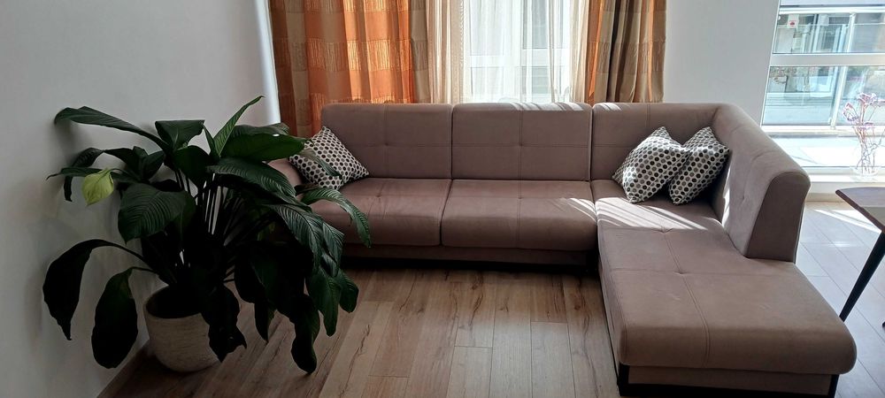 Продавам растегателен диван