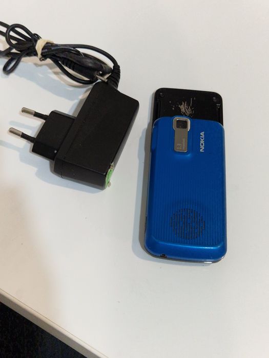 Telefon Nokia Slide cu încărcător