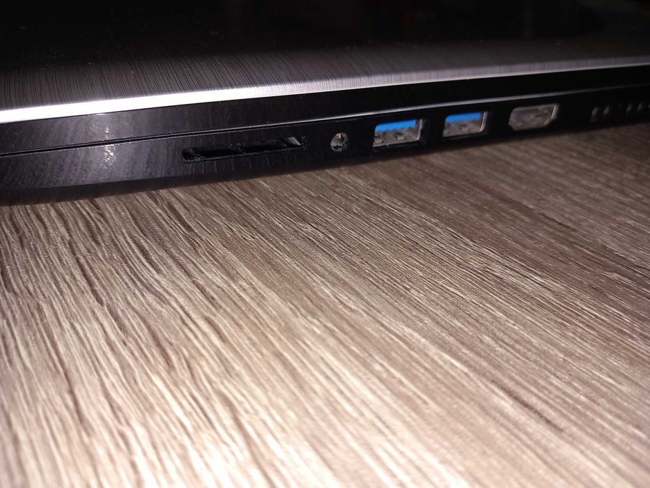 Leaptop Toshiba Satellite L70-C-12R-diagonala 17.3", 6Gb,memorie 512Gb