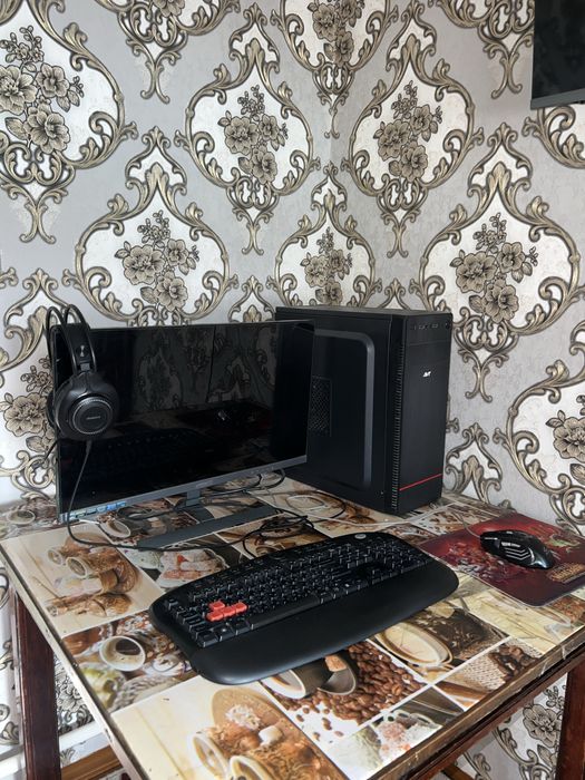 Kopmyuter sotiladi komplekt