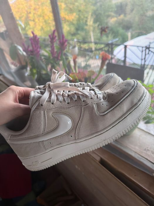 Nike Air Force 1, номер 40,5, от велур в цвят екрю