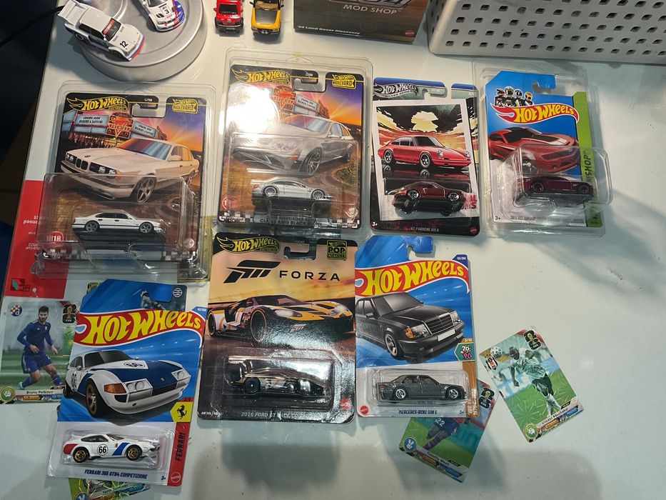 Обменяю машинки хот вилс