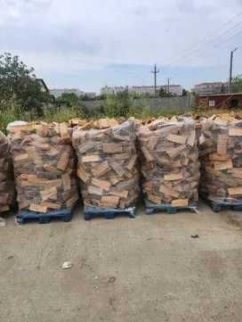 Lemne de fag uscate, pregătite pentru foc!