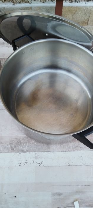 Тави и тенджери за готварство.