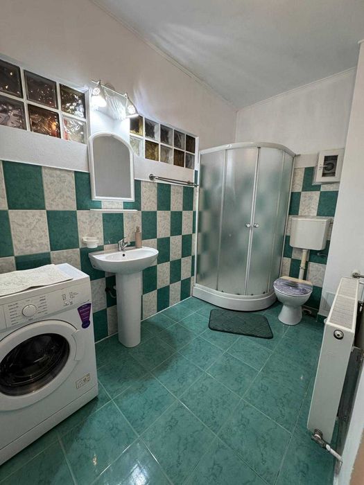 Apartament cu intrare separata, parter, curte si parcare
