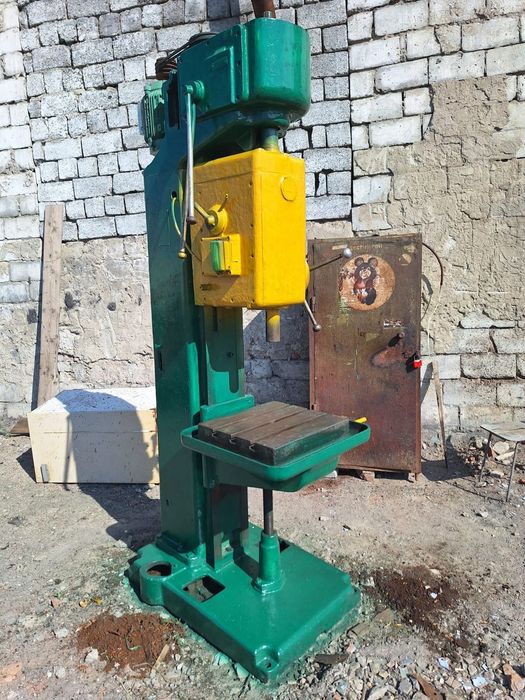 Продам вертикальный сверлильный станок