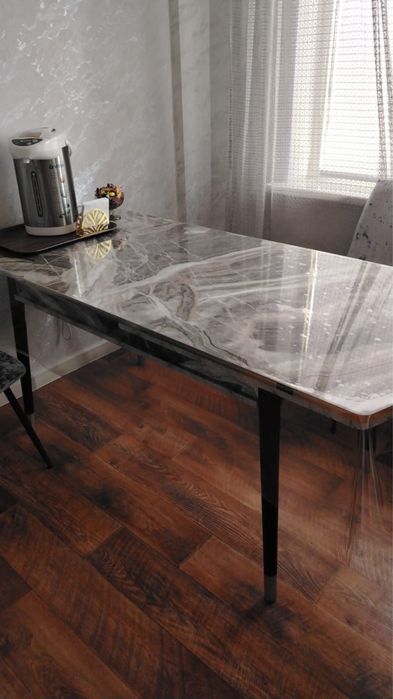 Срочно продам стол