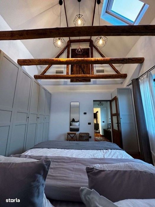 Proprietate independentă energetic format din 2 case si anexe