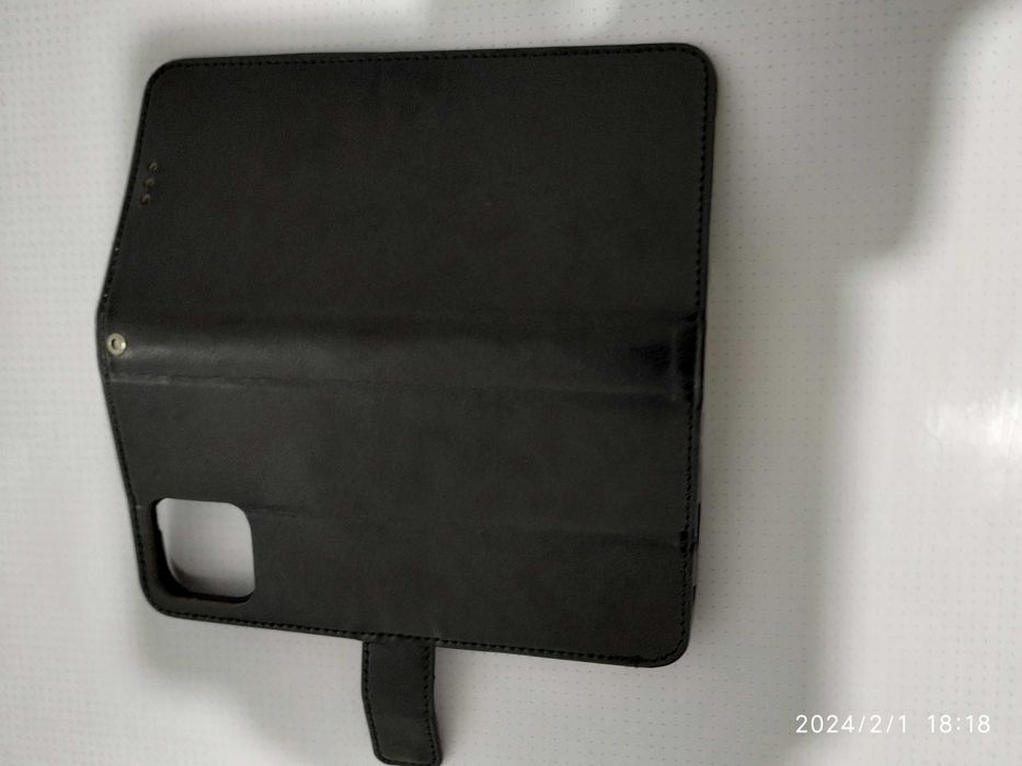 Продам чехол-книжку на Mi A2+