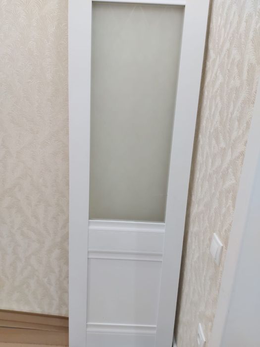 Дверь белая