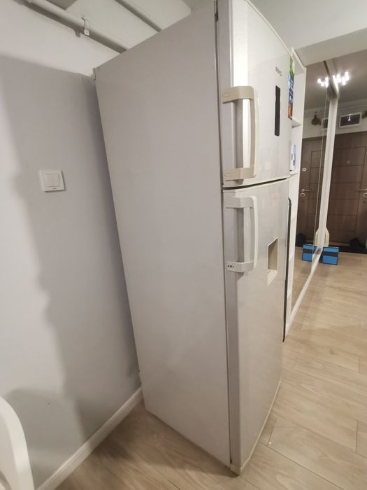 Vând combina frigorifica BEKO - Total No Frost