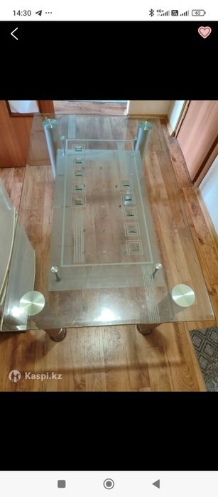 Продам стеклянный стол