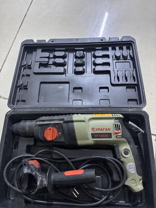 Перфоратор почти новый