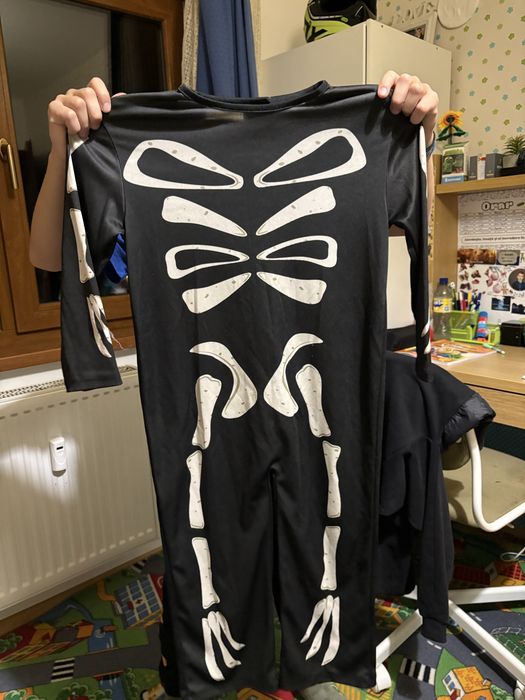 Costume de Halloween marimea 7-9 ani.