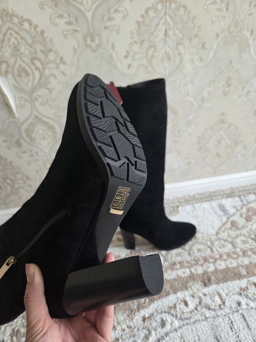 Зимние замшевые  сапоги