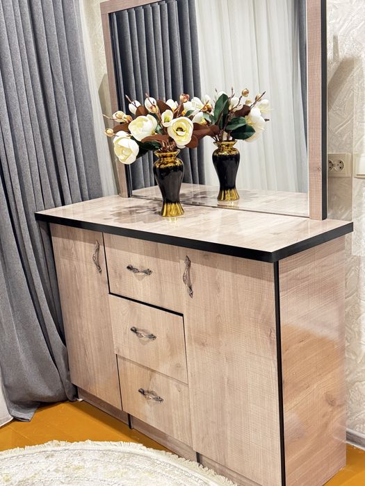 Trimo (Komod) ko'zgusi bilan — Holati juda yaxshi!