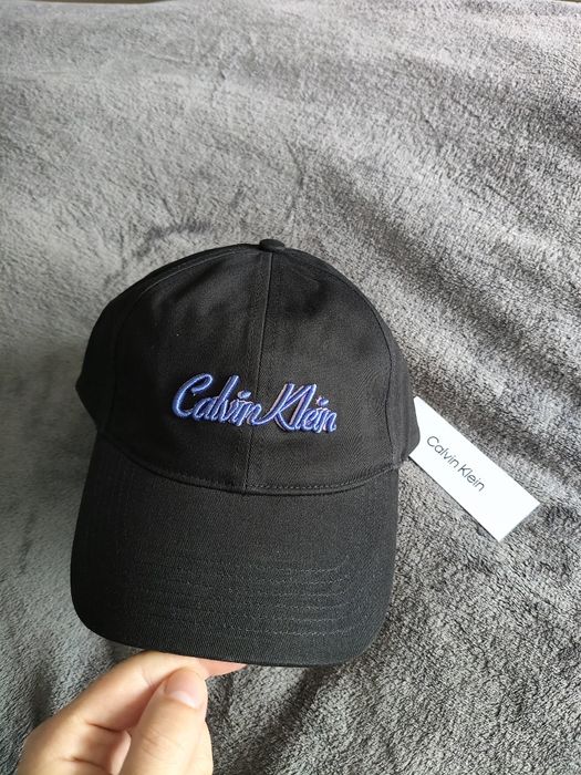 Calvin Klein șapcă cu logo scris brodat negru cu mov mărime oS noua originala