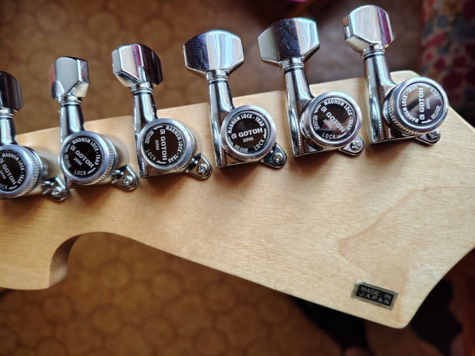 Електрическа китара Washburn Sonamaster (адаптери от Fender Japan)