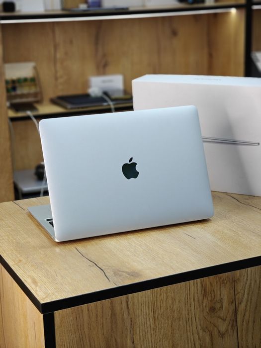Apple MacBook Air 13 | M1 Чип | Дефект с экраном