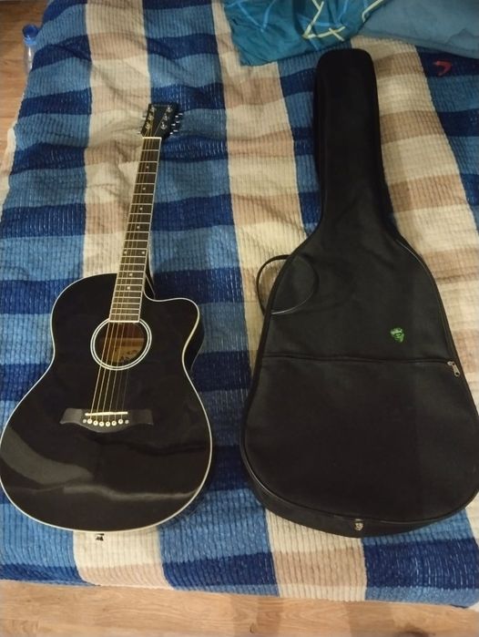 Продам гитару Adagio