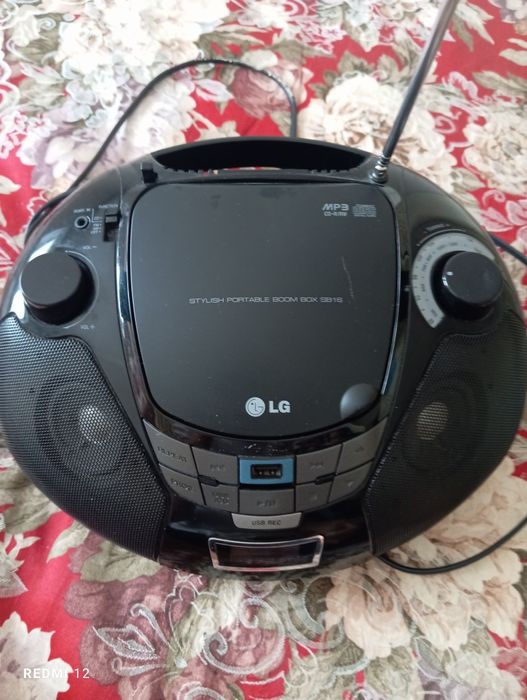 Продам Бумбокс LG SB16