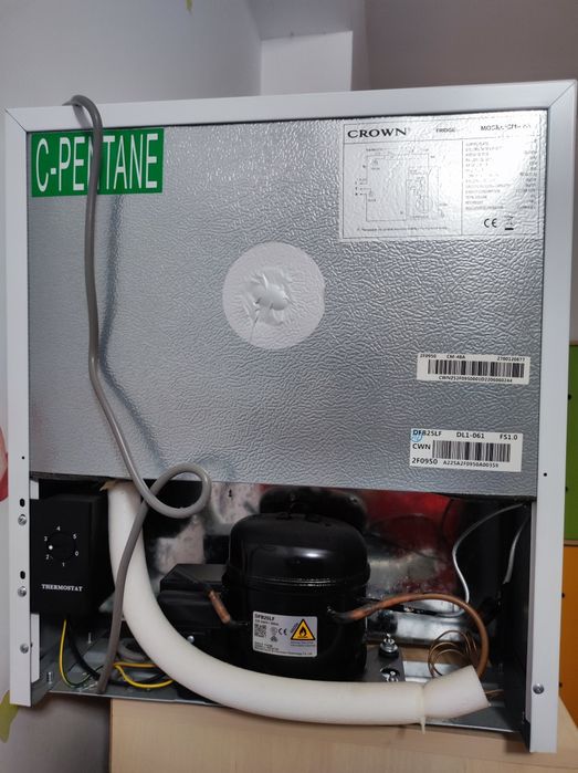 2 minifrigidere Crown CM-48A cu congelator – stare bună