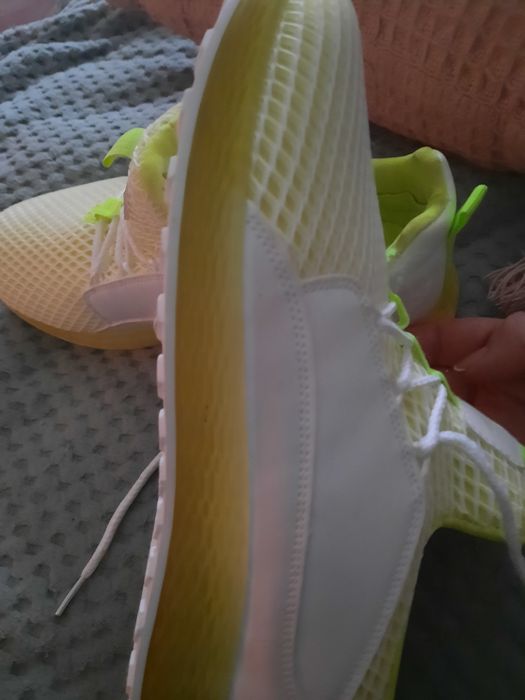 Кроссовки новые.