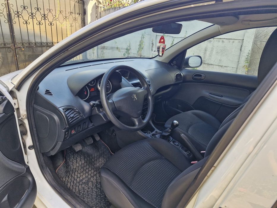 Vânzare Peugeot 206+ (2010) – Doar 46.000 km reali – Aer Condiționat – Preț: 3.500 €