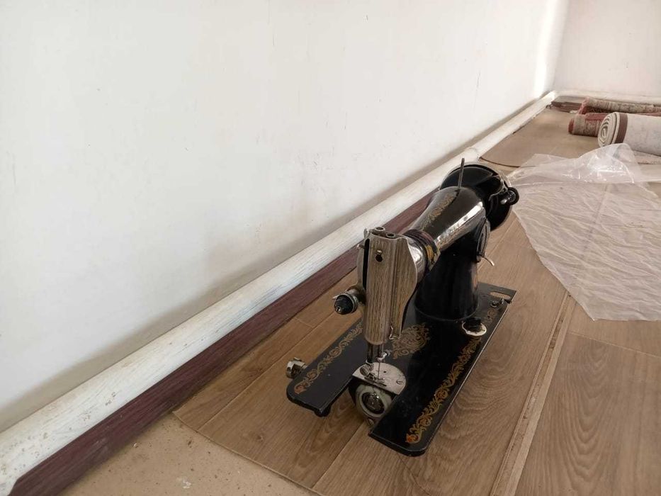 Продам швейную машину