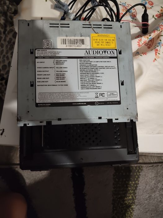 Dvd player auto  audiovox
