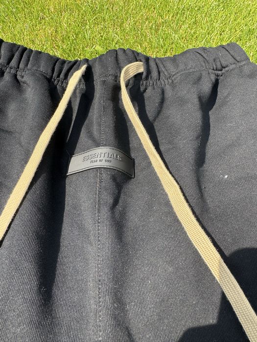 Pantaloni scurti ESSENTIALS  / Colectie 2026