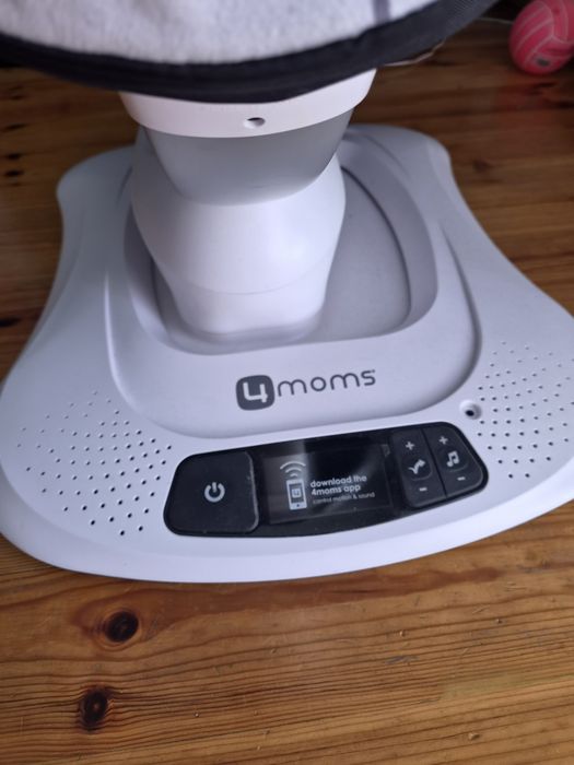 Електрическата бебешка люлка mamaRoo 4.0