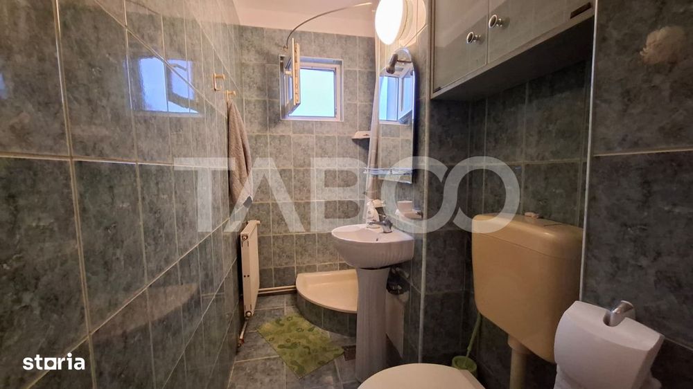Apartament 3 camere de vanzare semidecomandat 45 mp zona Vasile Aaron