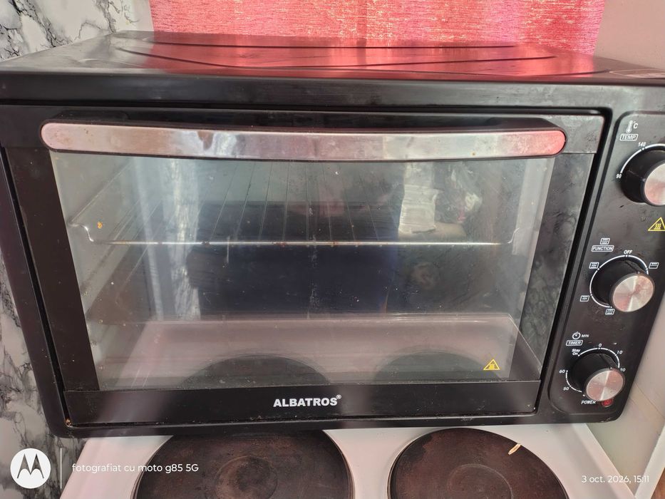 Vând cuptor electric in stare buna de funcționare. Are doar 2 mici defecte. Preț 200 de lei negociabil. Contact la Nr de telefon:0744570808
