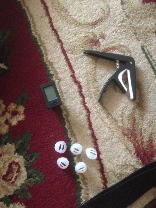 Gitara sotiladi Arzon narxda yangi srochni