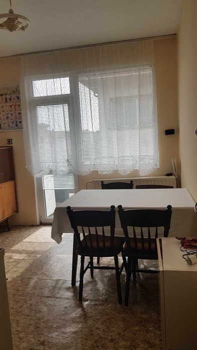 Дава се под наем Двустаен апартамент в Карлово - 54 кв.м за 193.8 € - Снимка #1