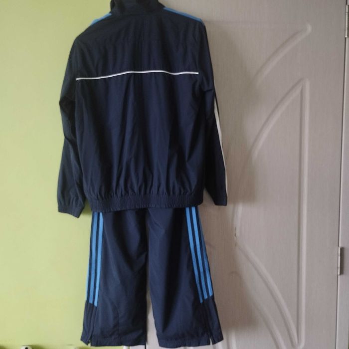 Комплект анцуг Adidas 11-12 г.Цена 44.99 лв.