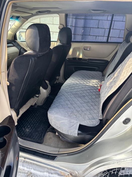 Продам машину тойота хайландер.