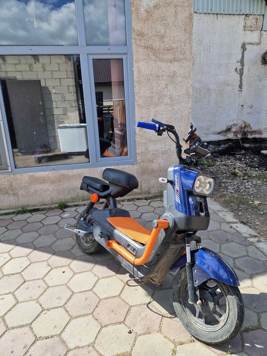 Продам Скутер ТАНК на ходу летит