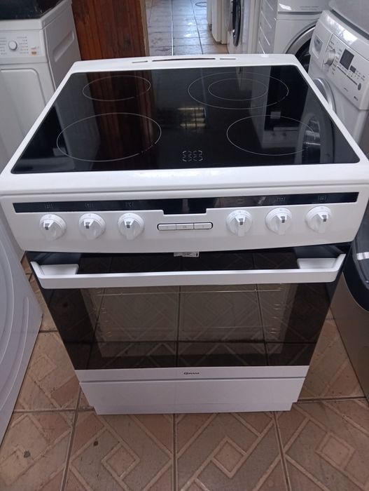 Свободно стояща печка с керамичен плот Gram  с 2 години Гаранция!