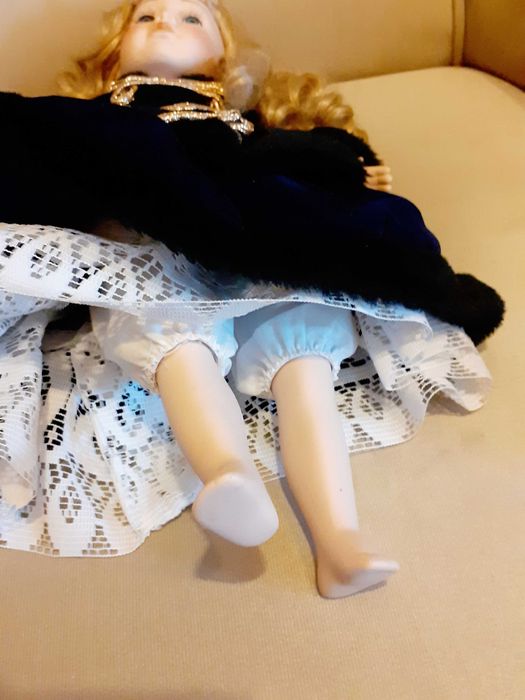 Порцеланова кукла