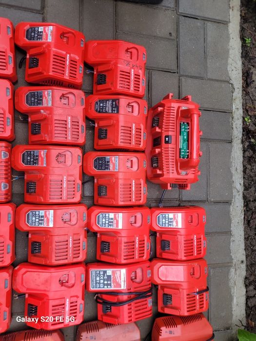 Încărcătoare Milwaukee defecte