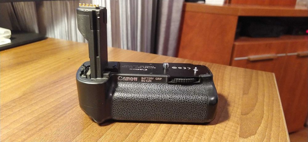 Canon battery grip BG-E2N