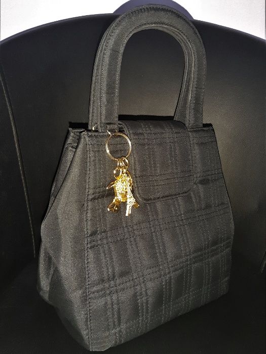 Geantă cu bandulieră.