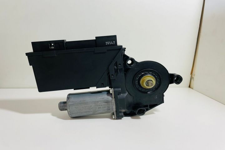 Motoras macara  Siemens geam dreapta spate  8E0959802E Audi A4 B6