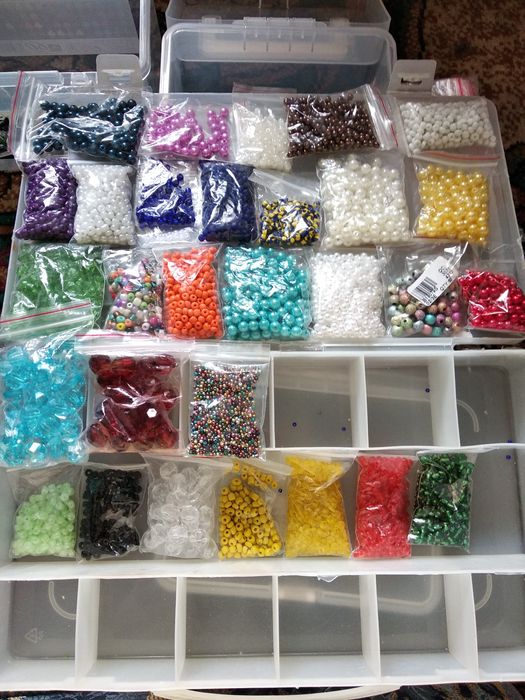 Продам бусины пластик и стекло