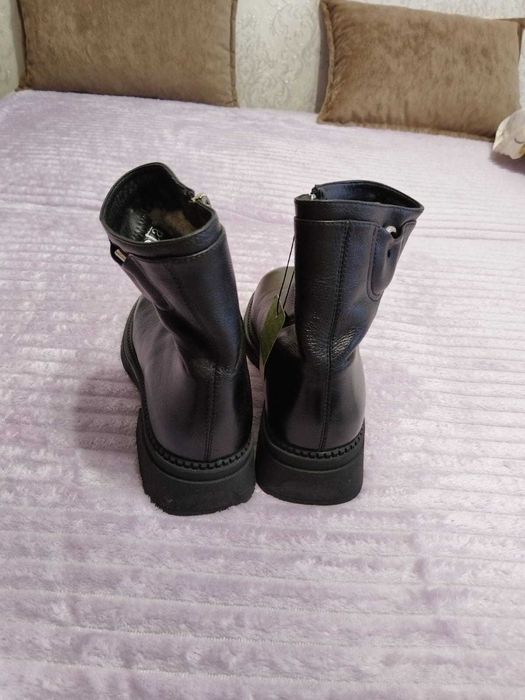 Продам новые сапоги