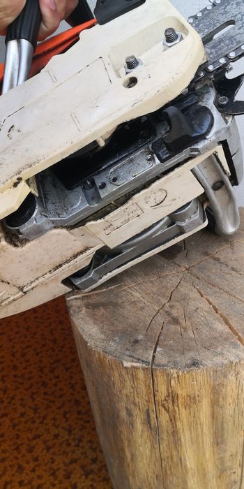 Drujbă Kraftech pe benzină